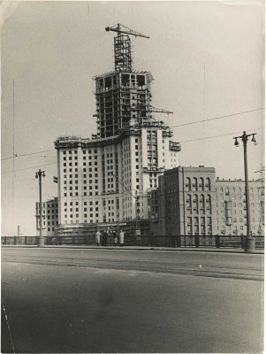 Лот из восьми фотографий работы Н. Грановского... М., 1950–1951.